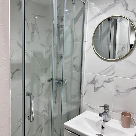 Apartament T2 Situe Au Centre De